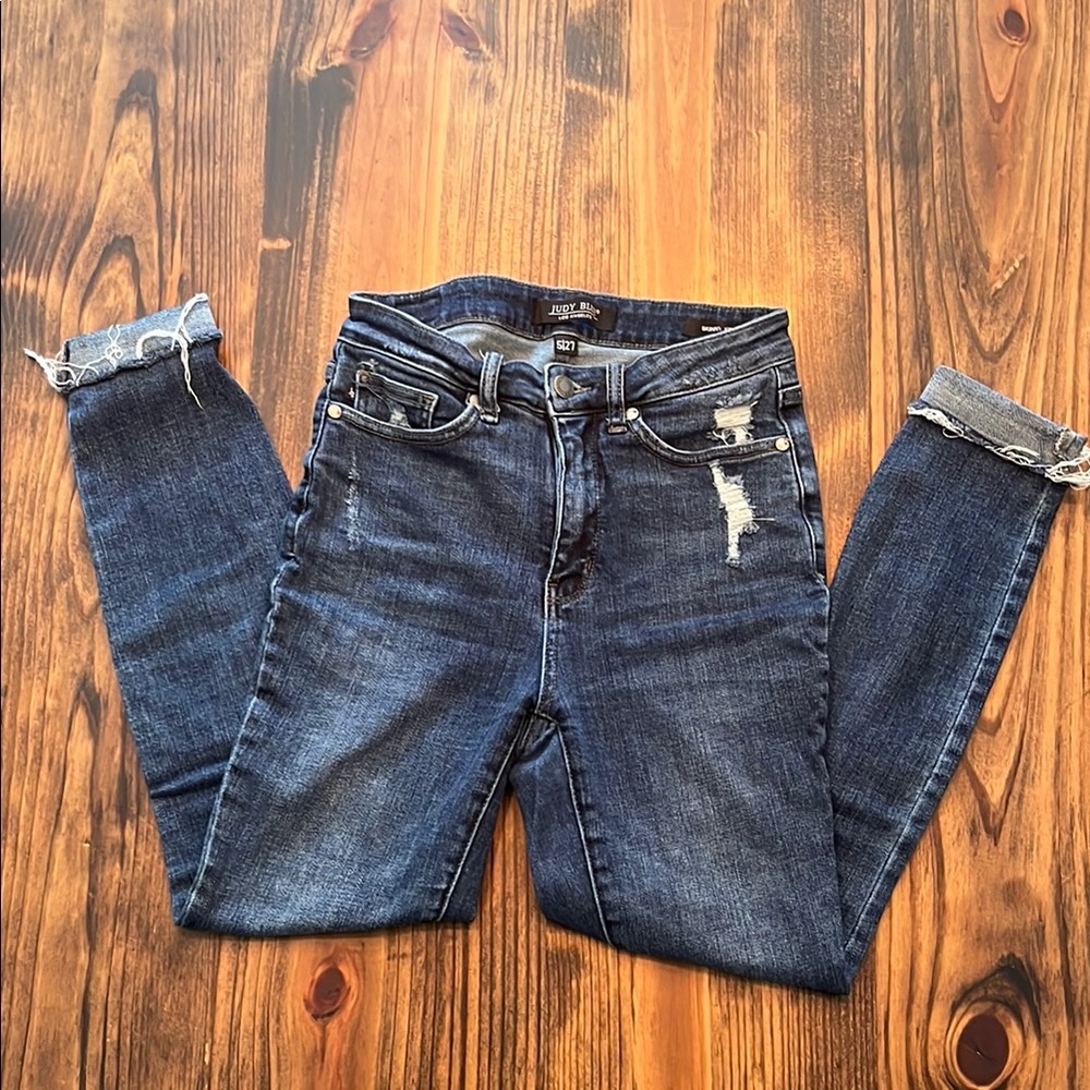 Judy Blue Cropped Ankle Blue Jeans with Distressed Hem